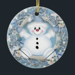 Ornement en céramique Blue Snowman<br><div class="desc">Cet adorable ornement en céramique de Noël,  présente une couronne d'argent bleu et blanc et un mignon bonhomme de neige portant des gants bleus et un casquette de Noël bleu.</div>