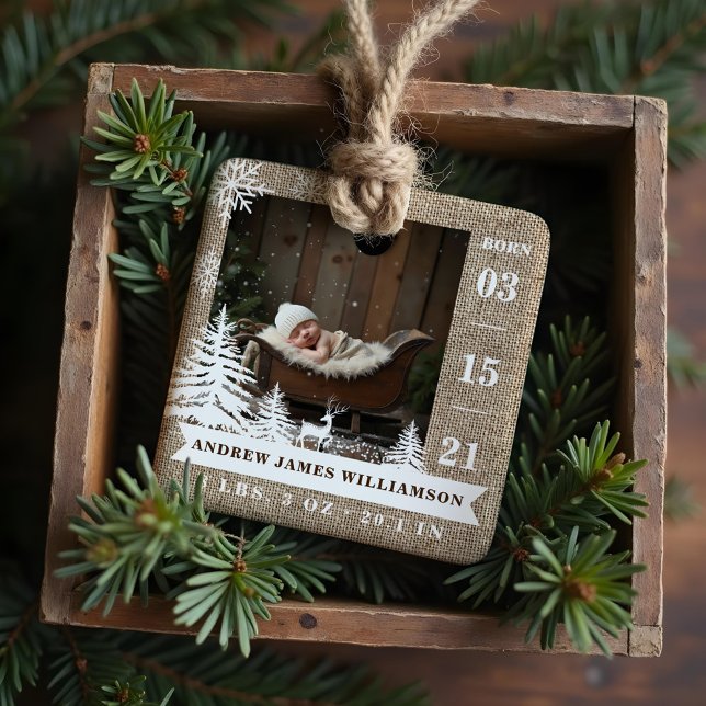 Ornement En Céramique Brown Burlap Pine Tree Baby Birth Statistiques et  (Brown Burlap Pine Tree Baby Birth Stats & Photos Ceramic Ornament)
