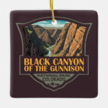 Ornement En Céramique Canyon Noir Du Parc National Gunnison Art<br><div class="desc">Canyon Noir De La Gunnison dessin vectoriel. Le parc entoure une partie d'une gorge profonde aux parois abruptes taillée dans la roche précambrienne au bord de la rivière Gunnison. La faune comprend des cerfs mulets,  des wapitis et des aigles dorés.</div>