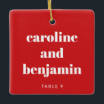 Ornement En Céramique Carte de lieu personnalisée unique Mariage de Noël<br><div class="desc">Faites de votre mariage d'hiver un événement spécial grâce à cet ornement en céramique personnalisée en rouge et blanc, doublant en tant que carte de séjour personnalisée pour vos invités. Avec son nom en typographie élégante, il sert de carte d'escorte attentionnée et de souvenir qu'ils peuvent chérir. Parfait pour un...</div>