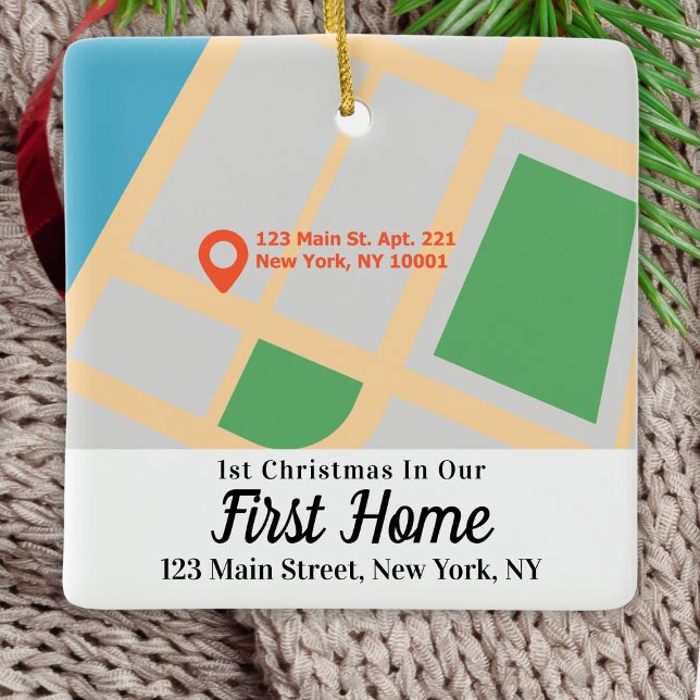 Ornement En Céramique Carte personnalisée Adresse 1er Noël Dans notre pr (Custom Map Address 1st Christmas In Our First Home Ceramic Ornament
)