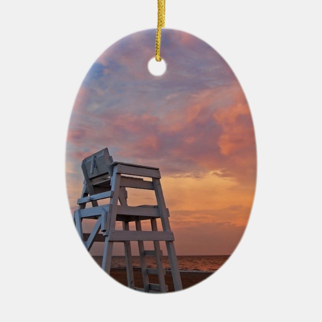 Ornement En Céramique Chaise de maître nageur avec le ciel dramatique (Devant)
