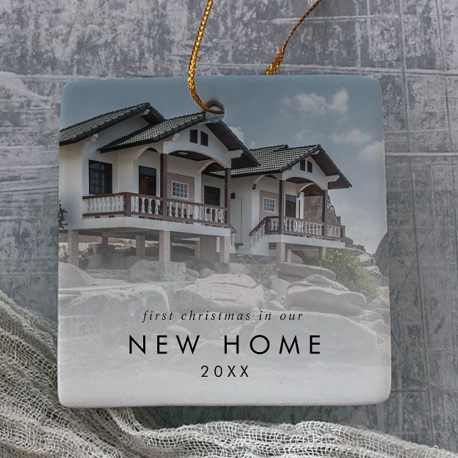 Ornement En Céramique Chic Premier Noël Dans Notre Nouvelle Photo Maison (Créateur téléchargé)