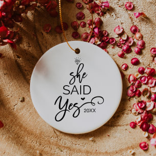 Ornement En Céramique Christmas Tree She Said Yes Engaged