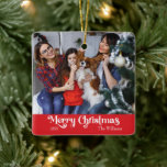 Ornement En Céramique Classique Simple Joyeux Noël Rouge<br><div class="desc">Célébrez la saison avec cette unique et classique ornement en céramique rouge de Noël joyeux avec une touche de charme vintage. Le design minimaliste présente une élégante palette de couleurs rouge et blanc, évoquant l'esprit cosy de l'hiver. Son attrait moderne et ludique, associé à la formulation traditionnelle, crée un équilibre...</div>