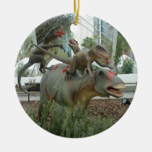 Ornement En Céramique Combattre l'ornement des dinosaures
