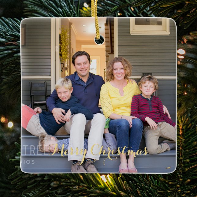 Ornement En Céramique Créer une photo de famille élégante avec écriture  (Create Family Photo Elegant Gold Script Christmas Ceramic Ornament)