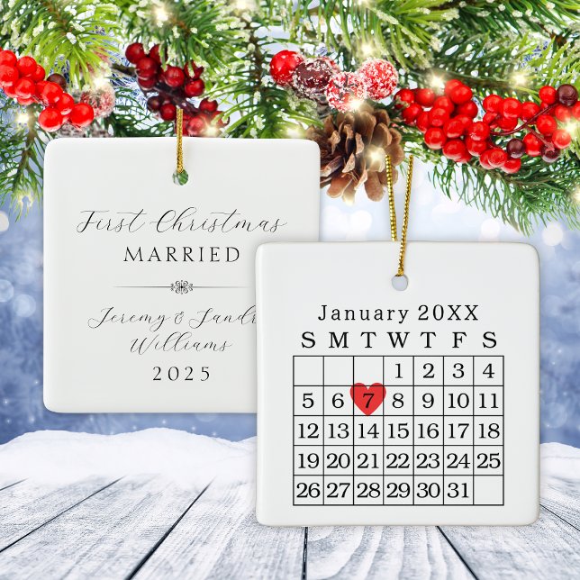 Ornement En Céramique Date de mariage personnalisée Calendrier de Noël (Custom Wedding Date Calendar Christmas Ornament)