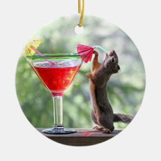 Ornement En Céramique Écureuil buvant un cocktail à l'heure heureuse