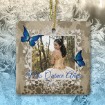 Ornement En Céramique Élégant papillon bleu Quinceanera Photo de Noël<br><div class="desc">Belle papillons bleus personnalisées / personnalisées ornement de Noël est polyvalent pour élégants thèmes de Quinceanera bleu. Les papillons bleus autour du cadre photo décoratif peuvent être facilement redimensionnés et repositionnés sur ce cadeau commémoratif. Un vintage vert,  beige,  marron pour Noël ou 15e anniversaire.</div>