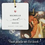 Ornement En Céramique Élégant script minimal Rose Gold Heart Mariage<br><div class="desc">Un ornement mariage moderne avec vos noms personnalisés dans un élégant design de calligraphie tourbillonnant avec un coeur d'or rose imprimé et la date de votre célébration. Sur le dos, vous trouverez l'espace pour votre photo préférée des nuptiaux. C'est la version minimaliste en noir et blanc. Grands cadeaux de gardiens...</div>