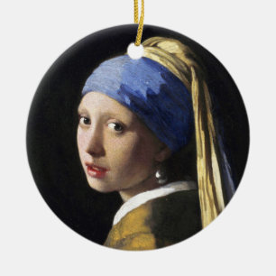 Ornement En Céramique Fille avec une boucle d'oreille de perle, janv.