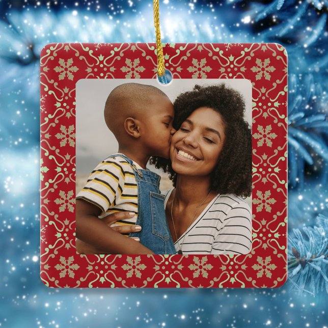 Ornement En Céramique Flèche-neige rouge photo de Noël personnalisée (Merry Christmas holiday photo ornament with stylish calligraphy script.)