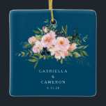 Ornement En Céramique Fleurs romantiques vintage en bleu pour mariage<br><div class="desc">Ornement en céramique personnalisé pour Noël avec fleurs romantiques vintage en bleu pour mariage</div>