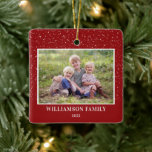 Ornement En Céramique Garde-photos de la famille des neiges Rouge Noël<br><div class="desc">Cet ornement de Noël carré présente une photo horizontale sur un arrière - plan rouge accentué de petits points pour représenter la neige. Personnalisez cet ornement familial avec votre nom et votre année.</div>