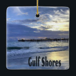 Ornement En Céramique Gulf Shores Alabama Beach Sunrise Pier<br><div class="desc">Gulf Shores Alabama Beach Sunrise PierBelle plage sur les Gulf Shores en Alabama avec les vagues arrivant sur la côte alors que le soleil se lève u=dans le ciel avec les nuages et le ciel bleu.  L'embarcadère dans la arrière - plan offre un cadre paisible.</div>
