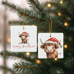 Ornement En Céramique Highland Cow Père Noël Nom du script Joyeux Noël<br><div class="desc">Highland Cow Père Noël Nom du script Joyeux Noël. La gentillesse festive pour le décor de Noël,  avec ce design amusant avec une vache de montagne douce dans son chapeau de Santa. Joyeux Noël est dans un script stylé.</div>