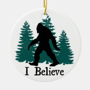 Ornement En Céramique Je crois Bigfoot et arbres