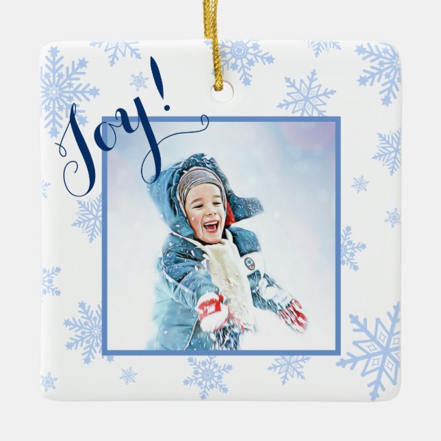 Ornement En Céramique Joy! Festive Baby Blue Snowflakes Christmas Photo (Devant)