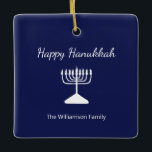 Ornement En Céramique Joyeux Hanoukka Menorah Simple Bleu Blanc<br><div class="desc">Happy Hanoukka Blue Holiday ornament,  avec une simple menorah blanche et la typographie de script. Avec des lettres personnalisables en blanc,  vous pouvez ajouter vos propres informations. Un complément festif à votre décor de vacances.</div>
