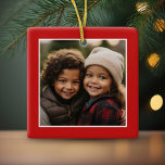 Ornement En Céramique Joyeux Noël avec une photo Carré - rouge<br><div class="desc">Ajoutez une photo à cette jolie illustration de vacances - parfaite pour les enfants. Une photo simple et moderne pour faire un enveloppement mémorable sous votre arbre. Une police de script minimale moderne avec un endroit pour télécharger 1 photo carré.</div>