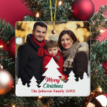 Ornement En Céramique Joyeux Noël Blanc Arbres Famille Photo Custom<br><div class="desc">Cette photo de famille chic et moderne à double face ornement de Noël comprend votre photo de vacances annuelle encadrée par une bordure inférieure de silhouette d'arbres blancs de Noël. Personnalisez avec un script rouge et vert pour un beau cadeau de Noël de photographie minimaliste avec une 2ème photo sur...</div>