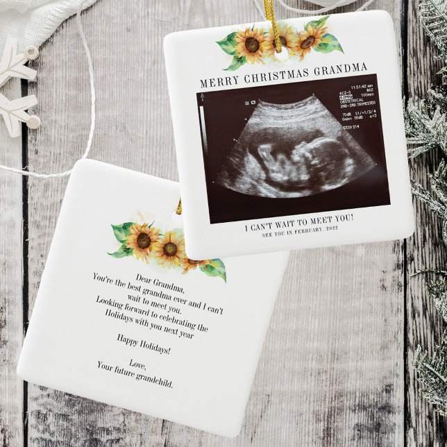 Ornement En Céramique Joyeux Noël Grand-mère Tournesol Ultrasound Photo (Sunflower Greenery Sonogram Grandma Baby Announcement Ornament)
