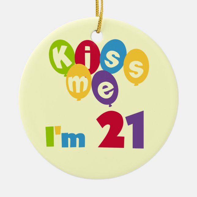 Ornement En Céramique Kiss Me I'm 21 Anniversaire T-shirts et cadeaux (Devant)