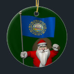 Ornement En Céramique Le Père Noël Avec L'Ensigne Du New Hampshire<br><div class="desc">La couleur de l'arrière - plan peut être changée : CUSTOMISEZ-lui Noël du père en visitant Granite State merry xmas et une joyeuse nouvelle année!</div>