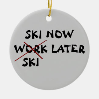 Ornement En Céramique Le ski fonctionnent maintenant plus tard