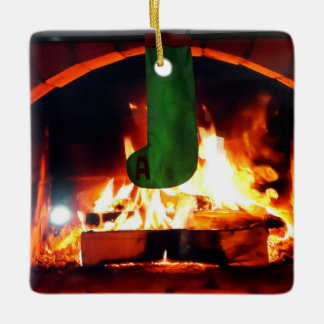 Ornement En Céramique Les bas accrochés par un feu virtuel
