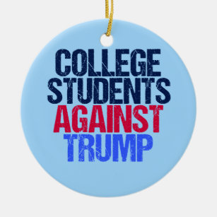 Ornement En Céramique Les étudiants contre Trump