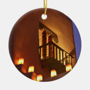 Ornement En Céramique Les farolitos traditionnels illuminent les structu