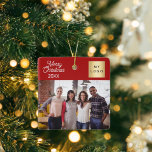 Ornement En Céramique logo de l'entreprise Noël rouge moderne<br><div class="desc">Couleur arrière - plan rouge classique,  texte blanc. Texte : Joyeux Noël. Personnalisez et ajoutez-vous le logo de l'entreprise,  la photo et un an.</div>