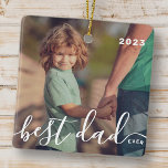 Ornement En Céramique Meilleur Papa Jamais Moderne Simple Jouer Script P<br><div class="desc">Le design est composé de typographie de script moderne et ludique. Ajoutez une photo de famille.</div>