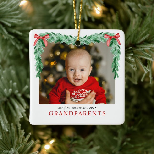 Ornement En Céramique Modern Bow First Christmas as Grandparents Photo (Arbre)