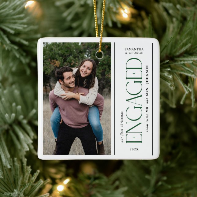 Ornement En Céramique Modern First Christmas Engaged Couples Photo (Arbre)