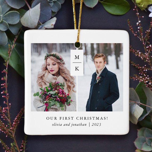 Ornement En Céramique Monogramme moderne | Notre premier Noël avec photo (This simple and elegant ornament is the perfect keepsake for your first Christmas together)