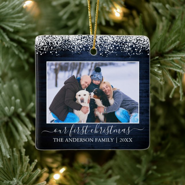 Ornement En Céramique Neige Top Blue Wood First Christmas Family Photo (Arbre)