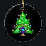 Ornement En Céramique Noël et Hanoukka ensemble<br><div class="desc">Noël et Hanoukka sur des cadeaux pour les familles interconfessionnelles qui célèbrent la joie de Noël et la beauté de Chanukah. Comporter l'arbre et le menorah de Noël avec l'étoile de David juive entourée par des vacances présente sur les cartes de voeux, l'affranchissement, les idées de cadeau et l'habillement pour...</div>
