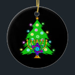 Ornement En Céramique Noël et Hanoukka ensemble<br><div class="desc">Noël et Hanoukka sur des cadeaux pour les familles interconfessionnelles qui célèbrent la joie de Noël et la beauté de Chanukah. Comporter l'arbre et le menorah de Noël avec l'étoile de David juive entourée par des vacances présente sur les cartes de voeux, l'affranchissement, les idées de cadeau et l'habillement pour...</div>