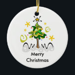 Ornement En Céramique Noël interconfessionnel et Hanoukka<br><div class="desc">Joyeux Noël et idées religieuses interconfessionnelles heureuses de cadeau de Hanoukka pour le chanukkah et le Noël comportant l'étoile de David et l'arbre de Noël juifs ensemble pendant des vacances.</div>