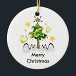 Ornement En Céramique Noël interconfessionnel et Hanoukka<br><div class="desc">Joyeux Noël et idées religieuses interconfessionnelles heureuses de cadeau de Hanoukka pour le chanukkah et le Noël comportant l'étoile de David et l'arbre de Noël juifs ensemble pendant des vacances.</div>