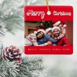 Ornement En Céramique Noël rouge nom de famille moderne<br><div class="desc">Texte blanc : Joyeux Noël,  écrit avec un script de style tendance. Personnalisez et utilisez vos propres photos et noms. Un arrière - plan rouge classique.</div>