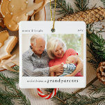 Ornement En Céramique Notre 1er Noël en grand-parents Photo Keepsaké<br><div class="desc">Aidez-les à célébrer l'arrivée de leur premier petit-enfant avec cet ornement de photo minimaliste moderne. Le texte dit : "Notre premier Noël en tant que grands-parents", joyeux et lumineux et l'année. téléchargez simplement une image avec votre photo préférée et il fait le cadeau parfait petit gardien cette période de fêtes....</div>