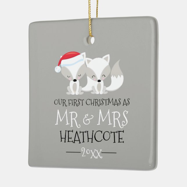 Ornement En Céramique Notre premier Renard arctique de Noël personnalisé (Gauche)