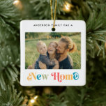Ornement En Céramique Nouvelle maison moderne Coloré Noël rétro<br><div class="desc">Avec une nouvelle maison cette saison de vacances,  mettez en valeur votre sapin de Noël avec un ornement photo personnalisé avec photo de votre famille ou de votre nouvelle maison. Il dispose d'une police rétro colorée.</div>