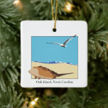 Ornement En Céramique Oak Island, NC Horseshoe Crab Seagull Beach<br><div class="desc">Ornement avec un crabe en fer à cheval 2 dimensions avec une image de goéland de mer survolant la plage avec des vagues. Date personnalisable au dos. Oak Island,  Caroline du Nord sur le front à Baskerville Font</div>