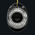 Ornement En Céramique Objectif de caméra vintage<br><div class="desc">Objectif de caméra vintage. Très approprié à un photographe ou à quelqu'un qui aiment la photographie.  N'oubliez pas que vous pouvez LA CUSTOMISER comme vous souhaitez. Merci pour regarder,  espèrent que vous l'aimez.</div>