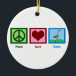 Ornement En Céramique Oie de paix<br><div class="desc">Un signe de paix,  un coeur et une oie.</div>